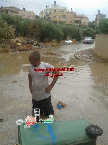  كفرقاسم - فيديو : اول الغيث قطرة.. وقطرة تغلق وتغرق بيوت ومدارس ومداخل البلدة وتذمر كبير وازدحامات مرورية والبلدية تسارع في حلها 